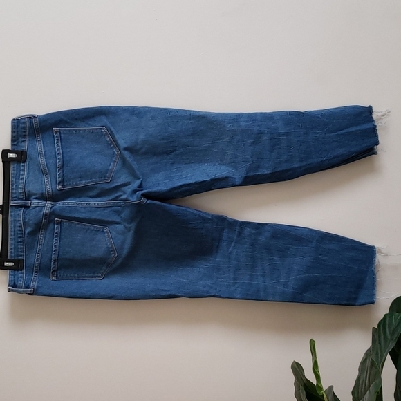 Old Navy power slim straight jeans, high rise, medium wash, raw hem, size 16 - Picture 6 of 7